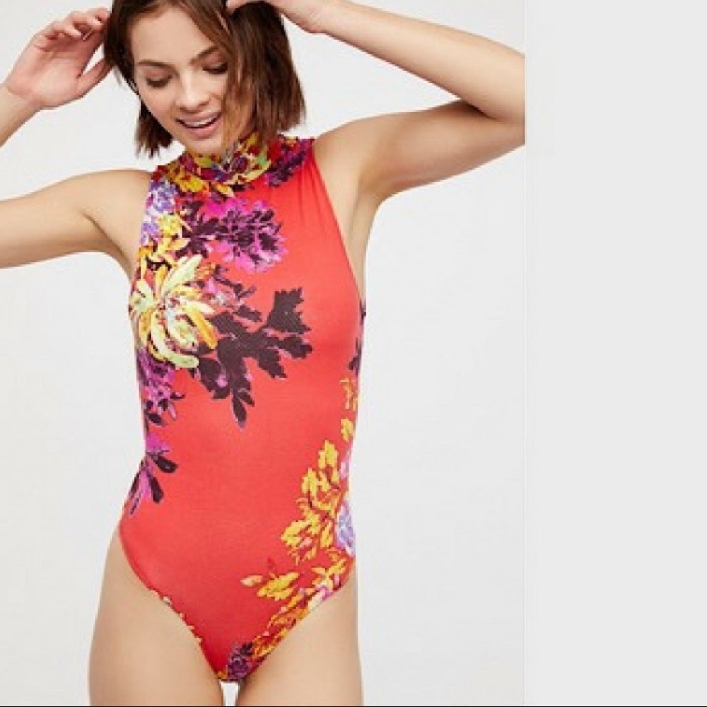NWT FREE PEOPLE PIXIE FLORAL BODYSUIT, CORAL COMBO XS Boho Artsy Festival Retro